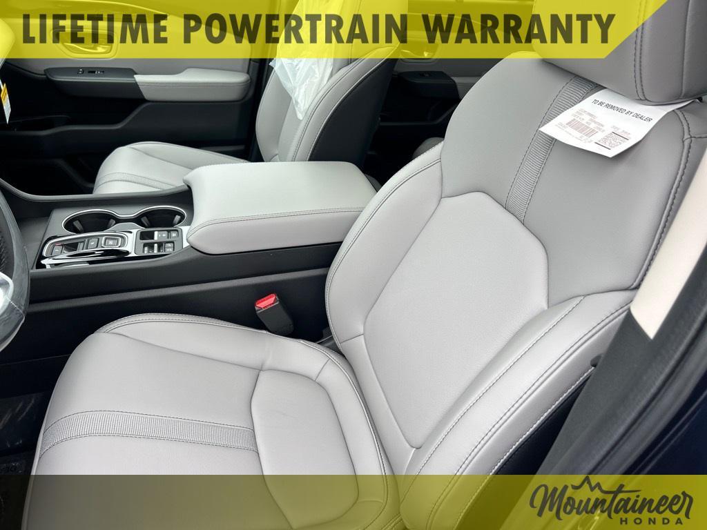 new 2025 Honda Pilot car, priced at $47,923