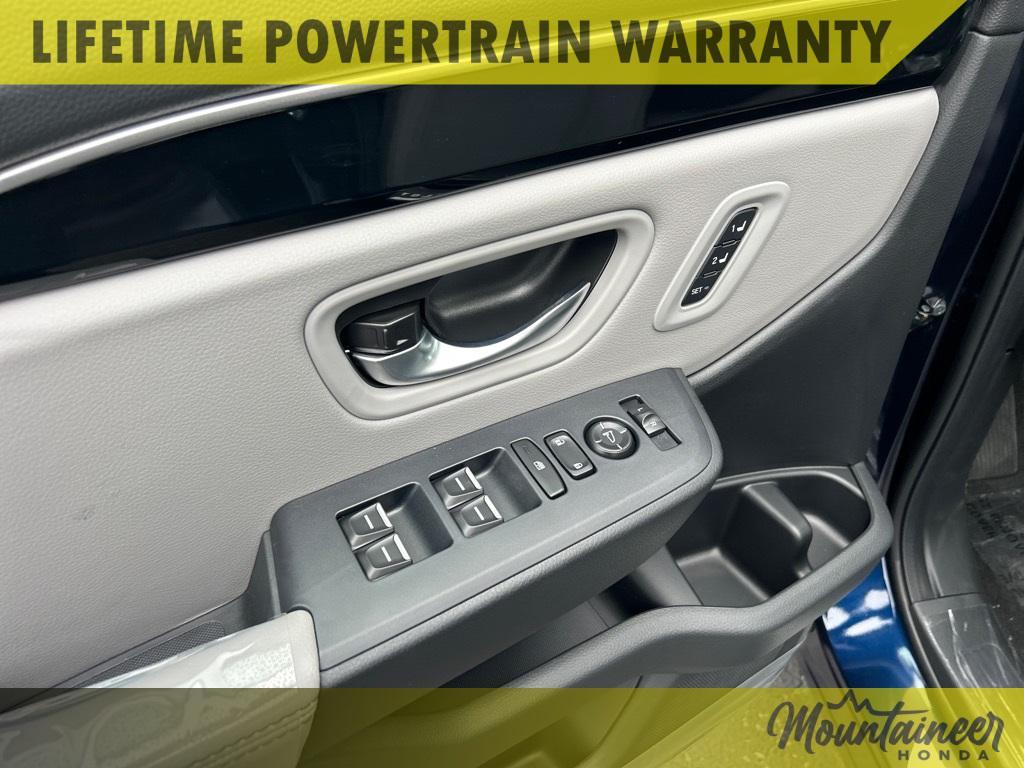 new 2025 Honda Pilot car, priced at $47,923