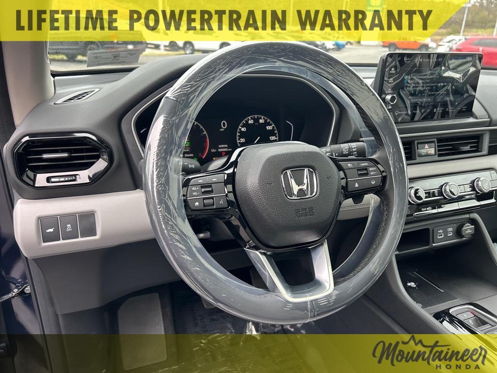 new 2025 Honda Pilot car, priced at $47,923