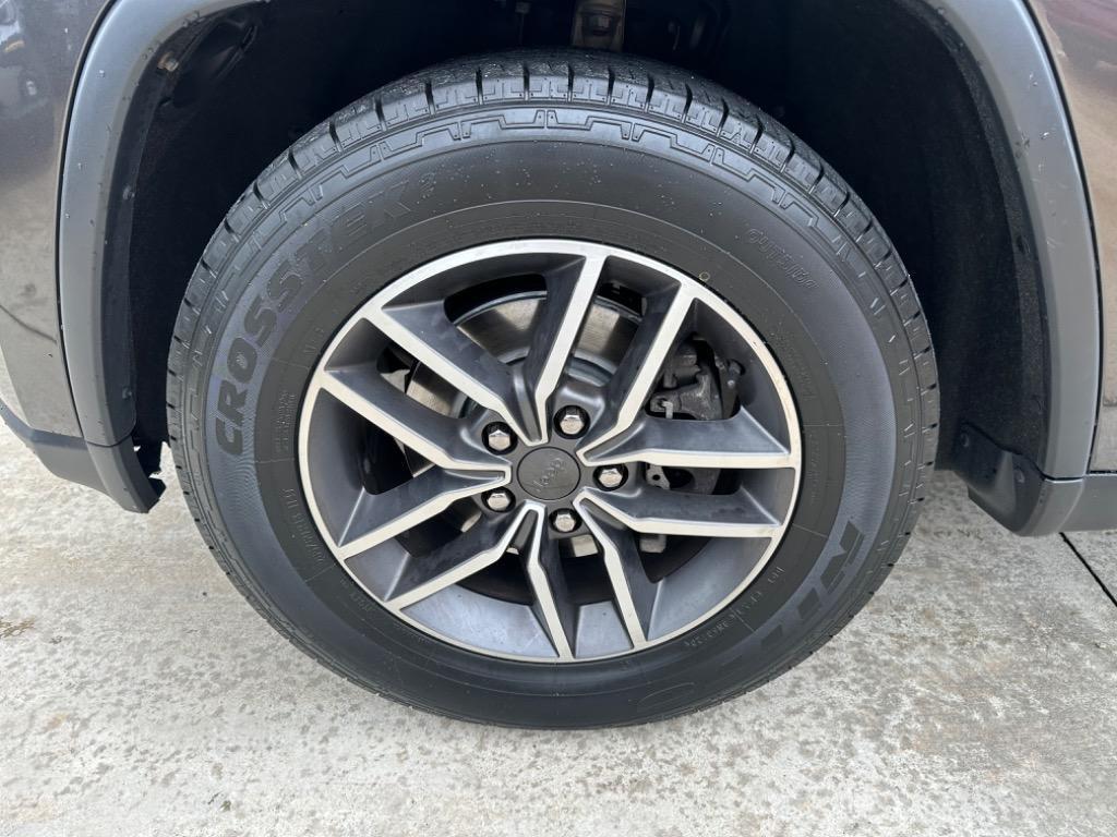 used 2020 Jeep Grand Cherokee car, priced at $12,950