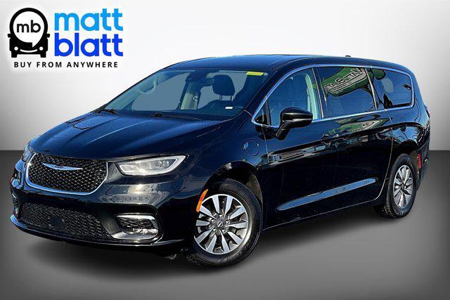 used 2022 Chrysler Pacifica Hybrid car, priced at $24,310