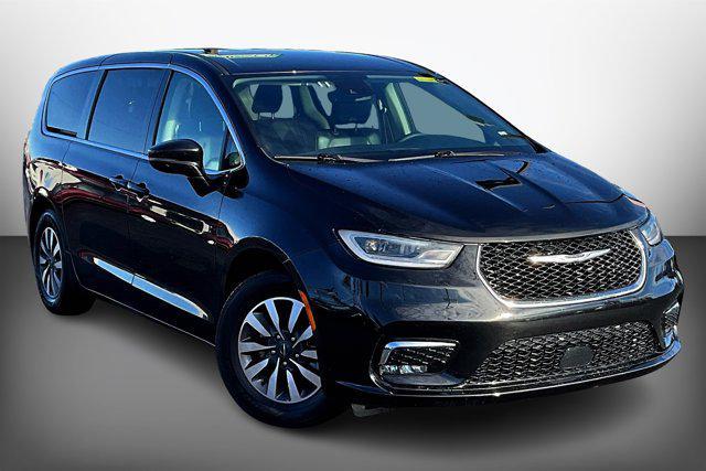 used 2022 Chrysler Pacifica Hybrid car, priced at $24,310