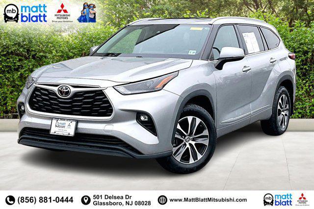 used 2022 Toyota Highlander car, priced at $37,499