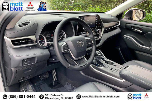 used 2022 Toyota Highlander car, priced at $37,499