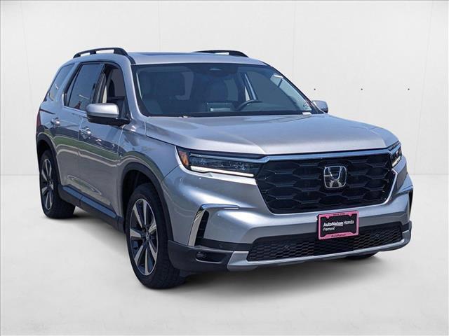 new 2025 Honda Pilot car, priced at $45,950