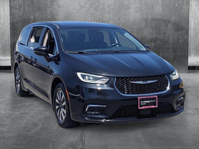 used 2022 Chrysler Pacifica Hybrid car, priced at $24,922