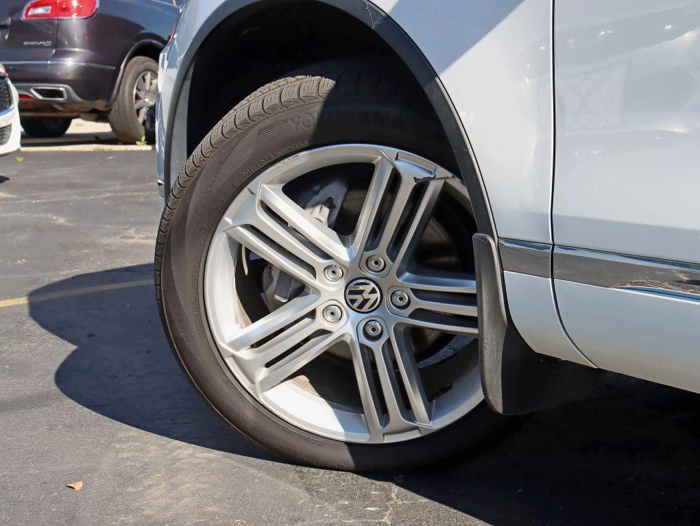 used 2016 Volkswagen Touareg car, priced at $21,995