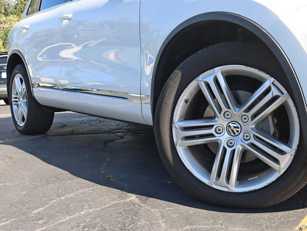 used 2016 Volkswagen Touareg car, priced at $21,995