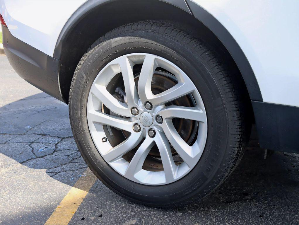 used 2018 Land Rover Discovery car, priced at $18,995