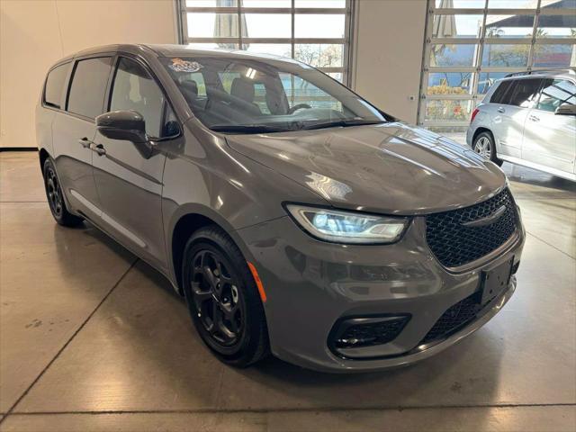 used 2022 Chrysler Pacifica Hybrid car, priced at $25,991