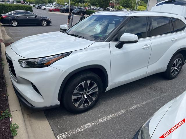 used 2022 Toyota Highlander car, priced at $37,549