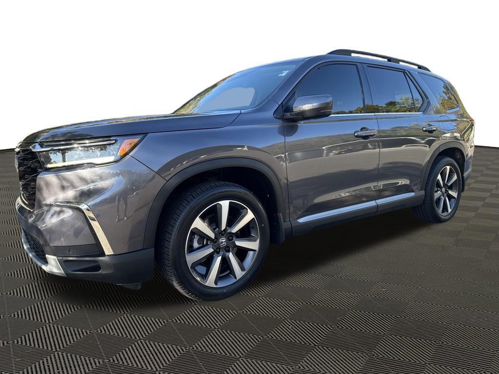 used 2025 Honda Pilot car, priced at $41,709