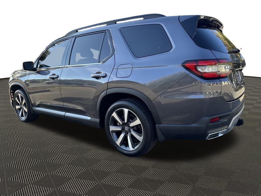 used 2025 Honda Pilot car, priced at $41,709