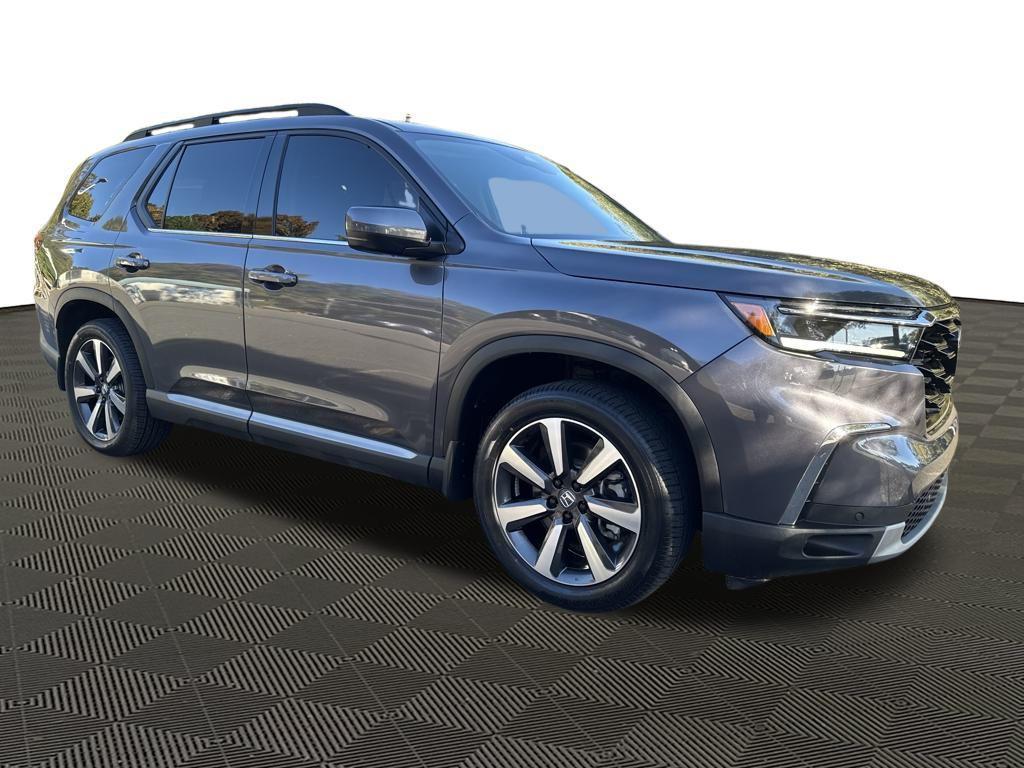 used 2025 Honda Pilot car, priced at $41,709