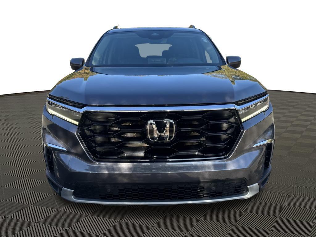 used 2025 Honda Pilot car, priced at $41,709