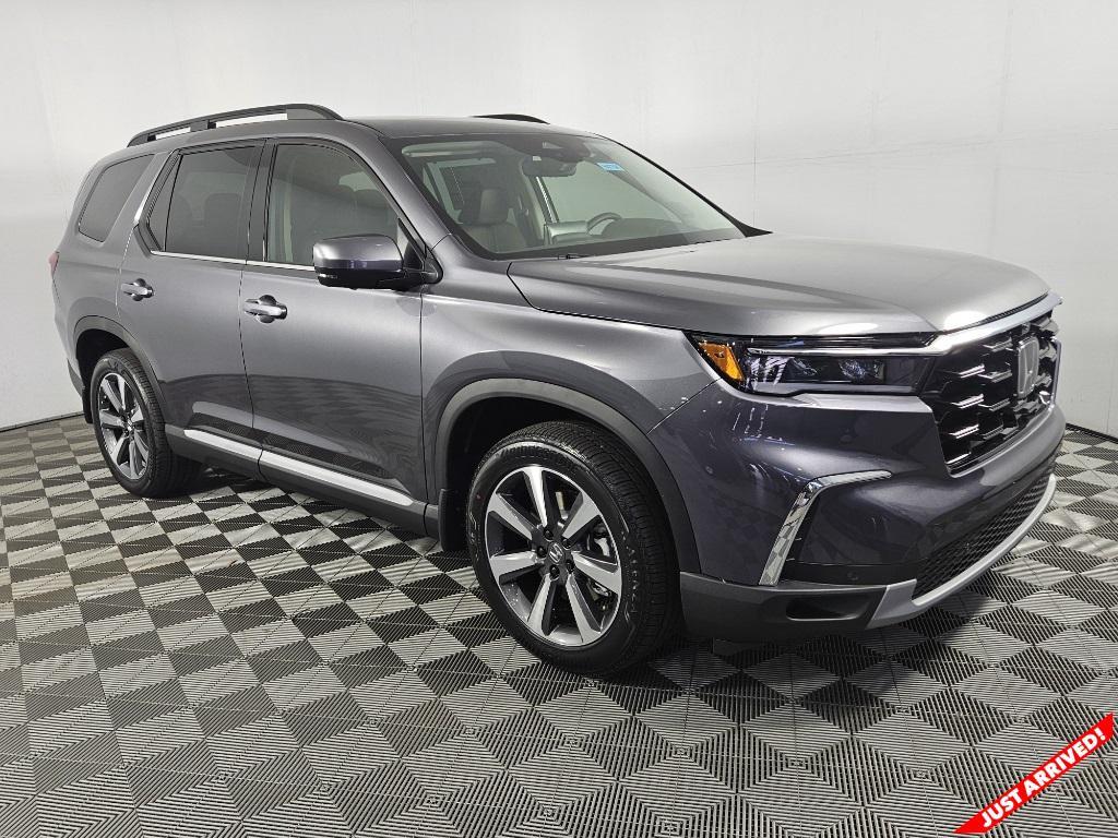new 2025 Honda Pilot car, priced at $54,575