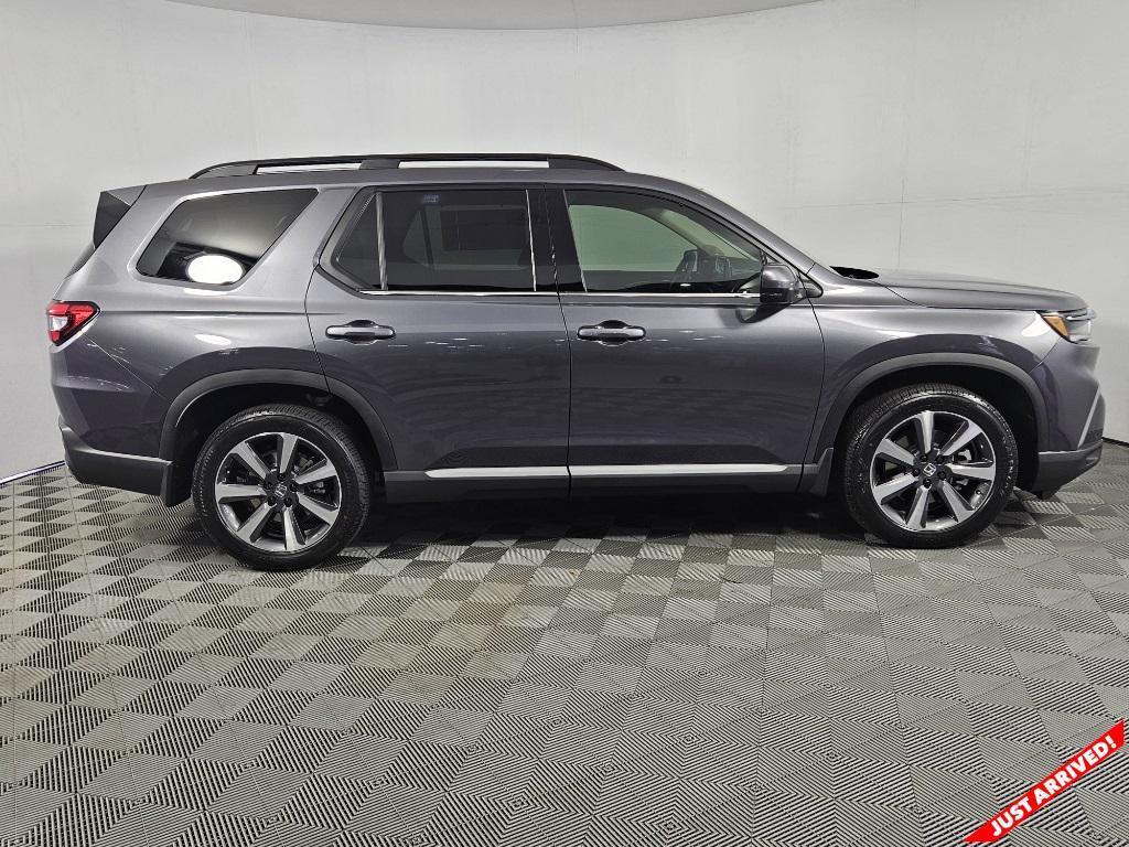 new 2025 Honda Pilot car, priced at $54,575