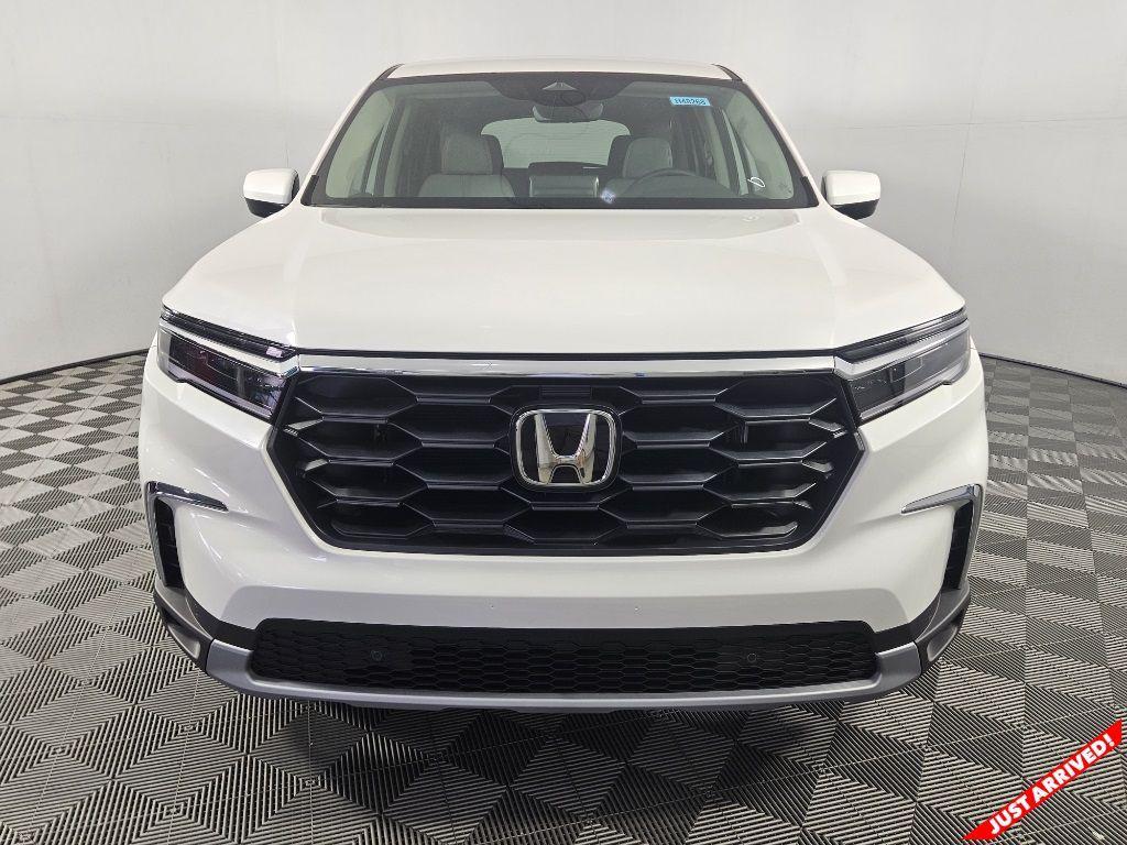 new 2025 Honda Pilot car, priced at $45,450