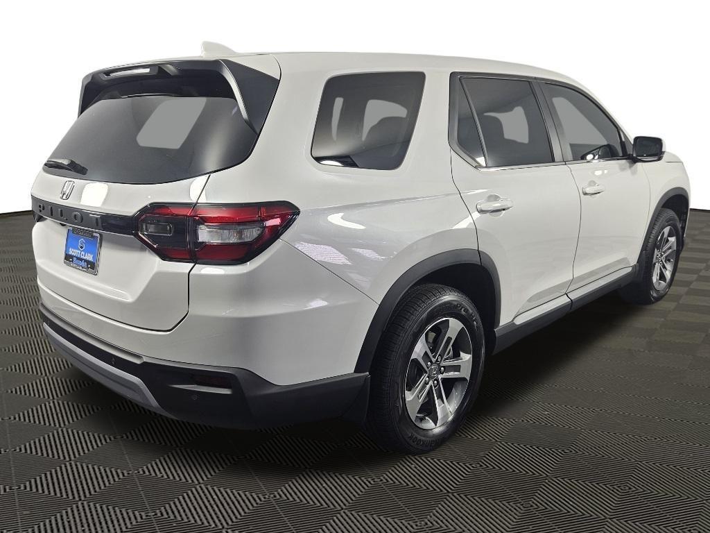 new 2025 Honda Pilot car, priced at $45,450