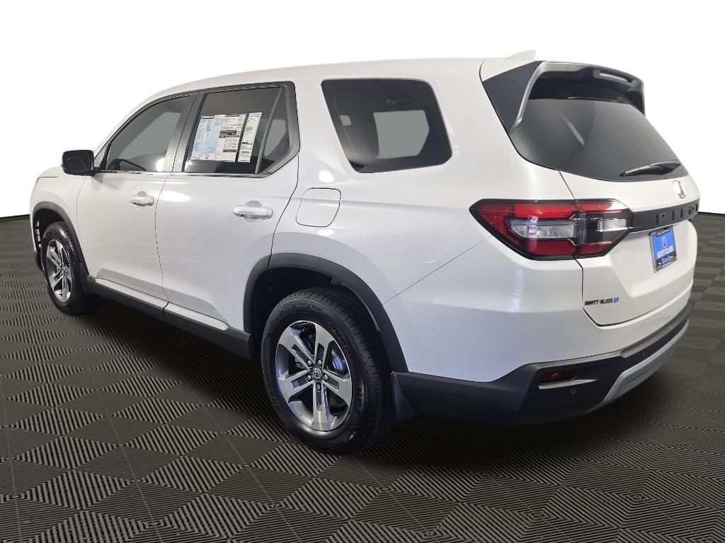 new 2025 Honda Pilot car, priced at $45,450