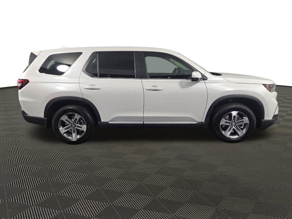 new 2025 Honda Pilot car, priced at $45,450