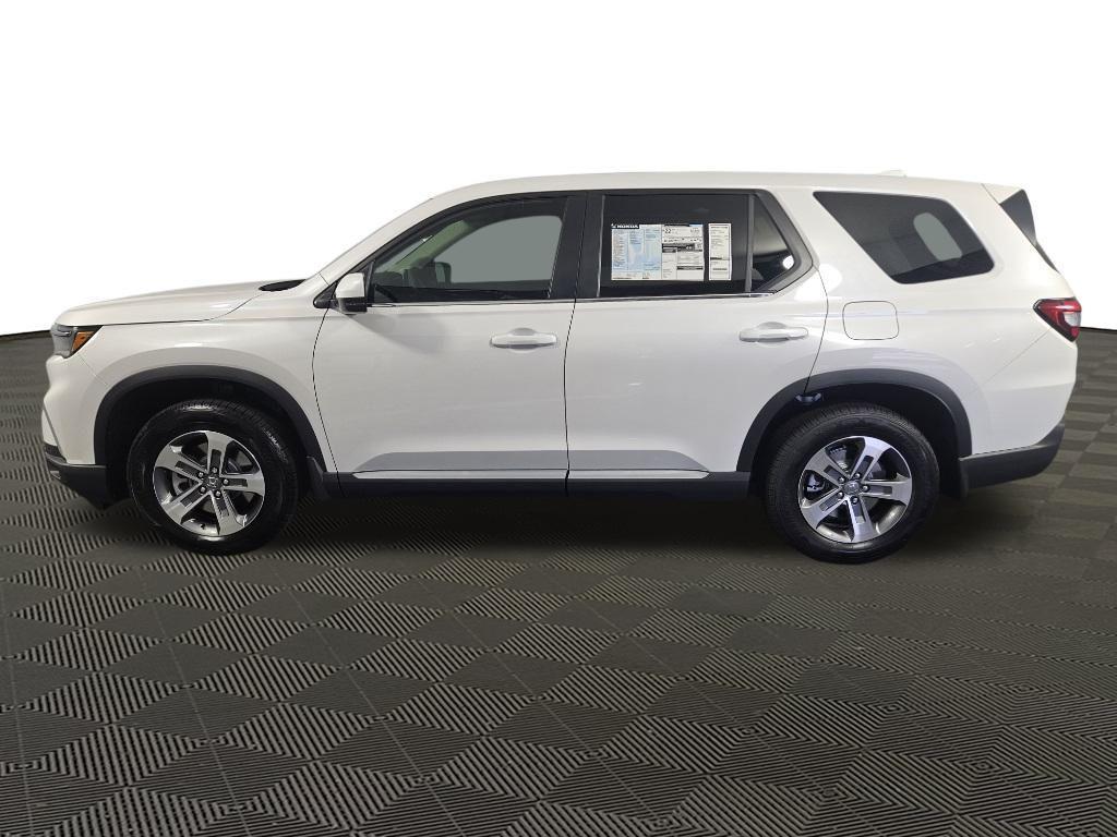 new 2025 Honda Pilot car, priced at $45,450