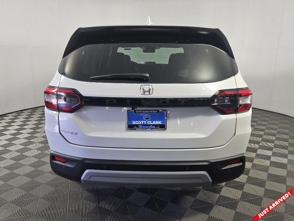 new 2025 Honda Pilot car, priced at $45,450