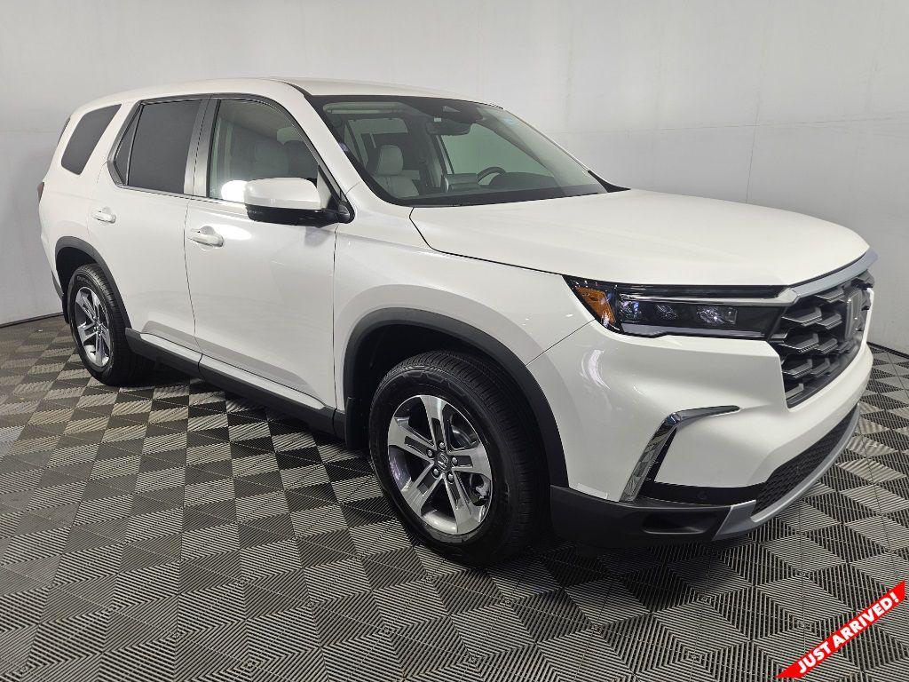 new 2025 Honda Pilot car, priced at $45,450