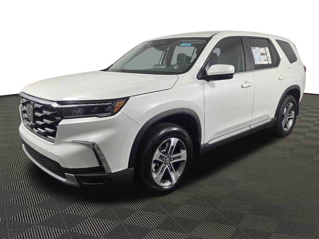 new 2025 Honda Pilot car, priced at $45,450