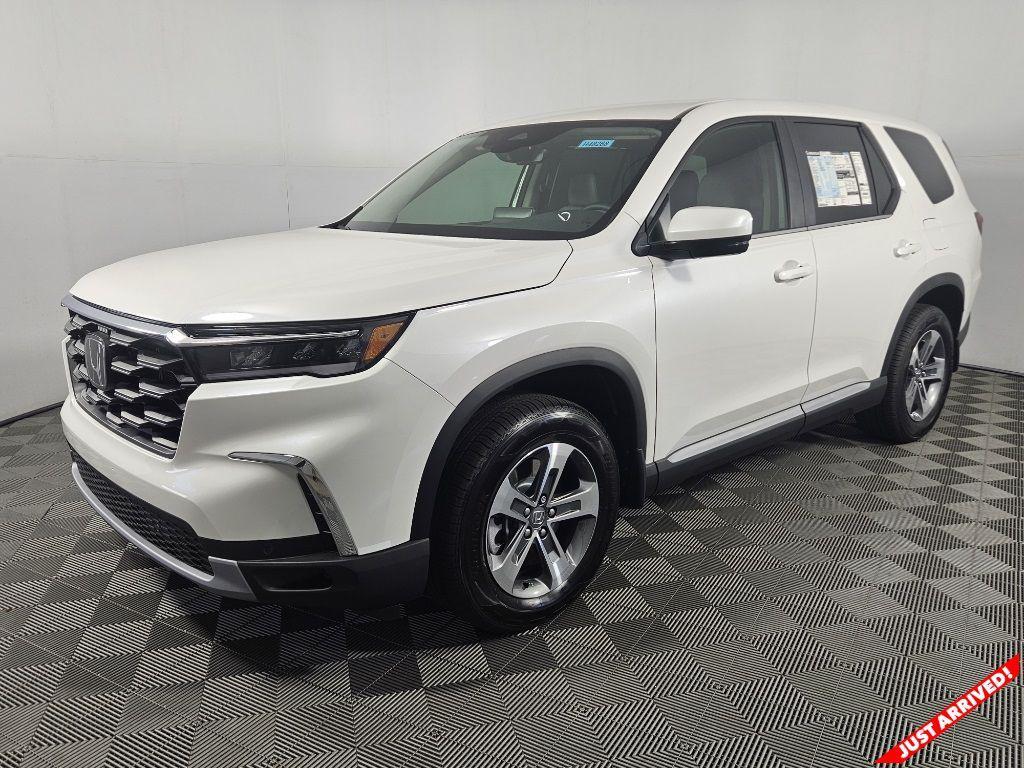 new 2025 Honda Pilot car, priced at $45,450