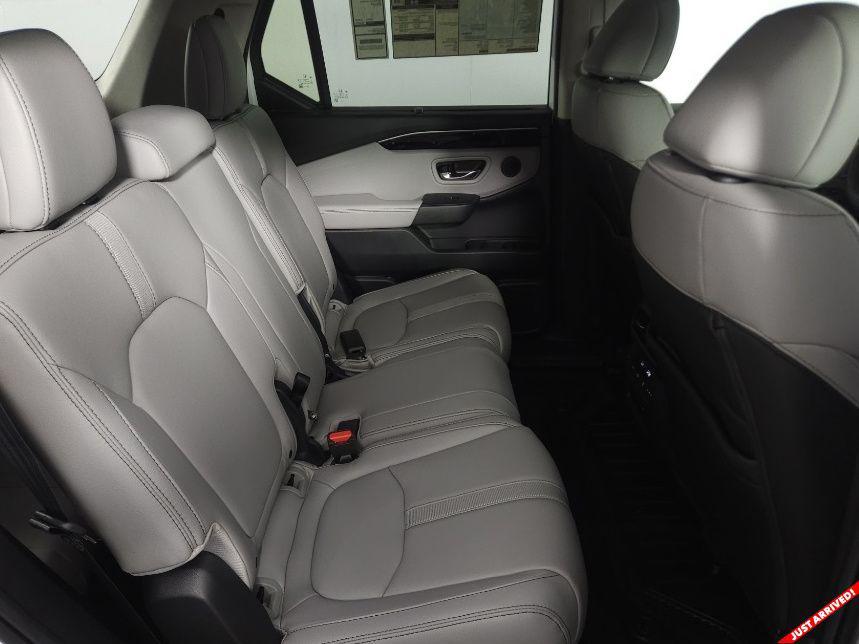 new 2025 Honda Pilot car, priced at $48,280