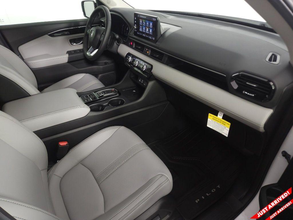 new 2025 Honda Pilot car, priced at $48,280