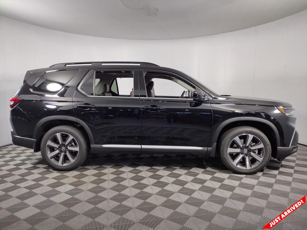 new 2025 Honda Pilot car, priced at $54,530