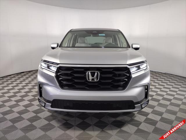 new 2025 Honda Pilot car, priced at $45,680