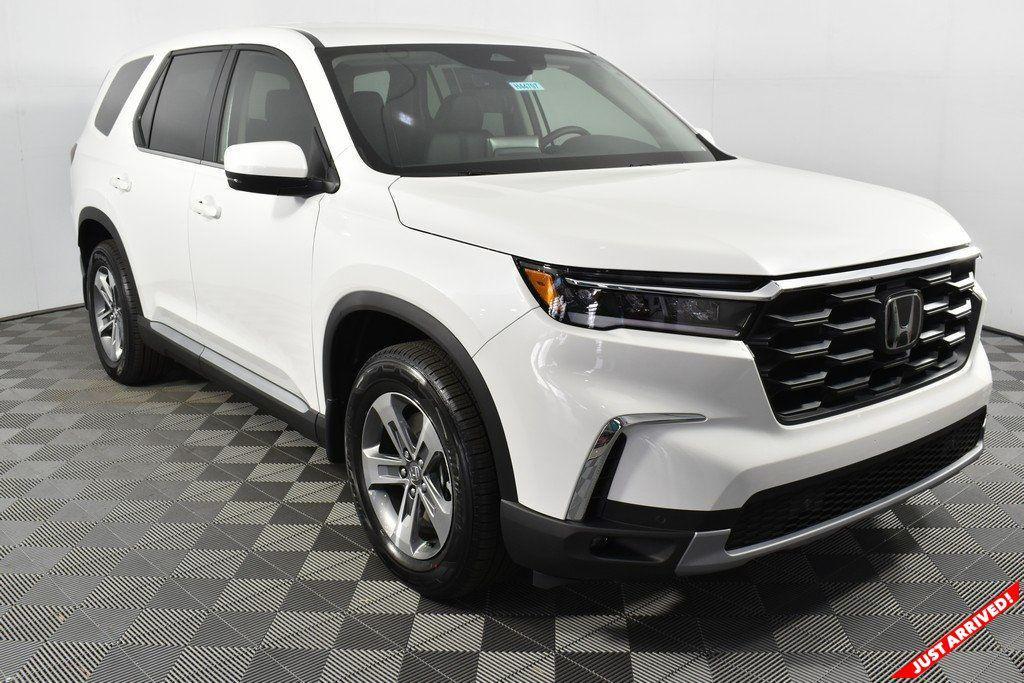 new 2025 Honda Pilot car, priced at $45,450