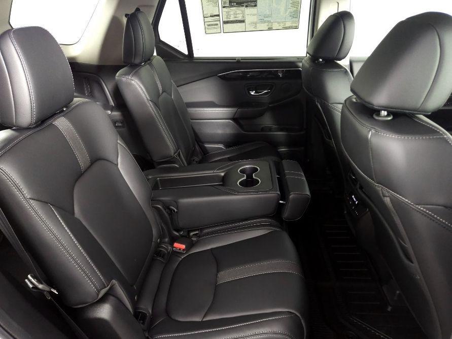 new 2025 Honda Pilot car, priced at $47,825