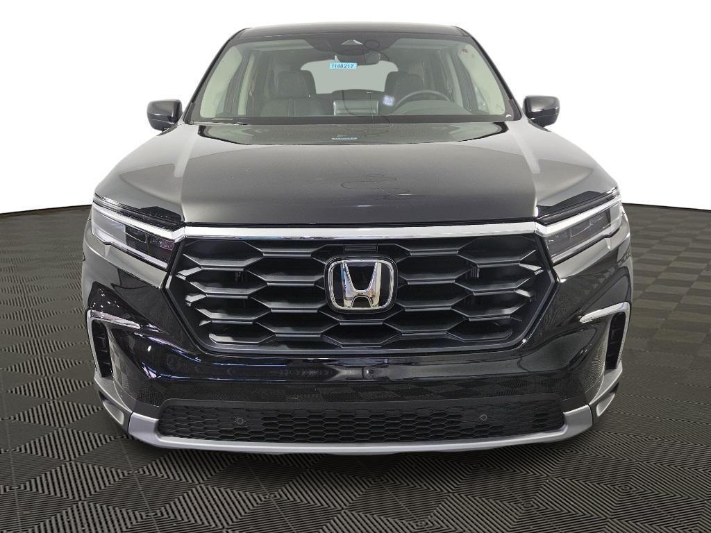 new 2025 Honda Pilot car, priced at $47,825