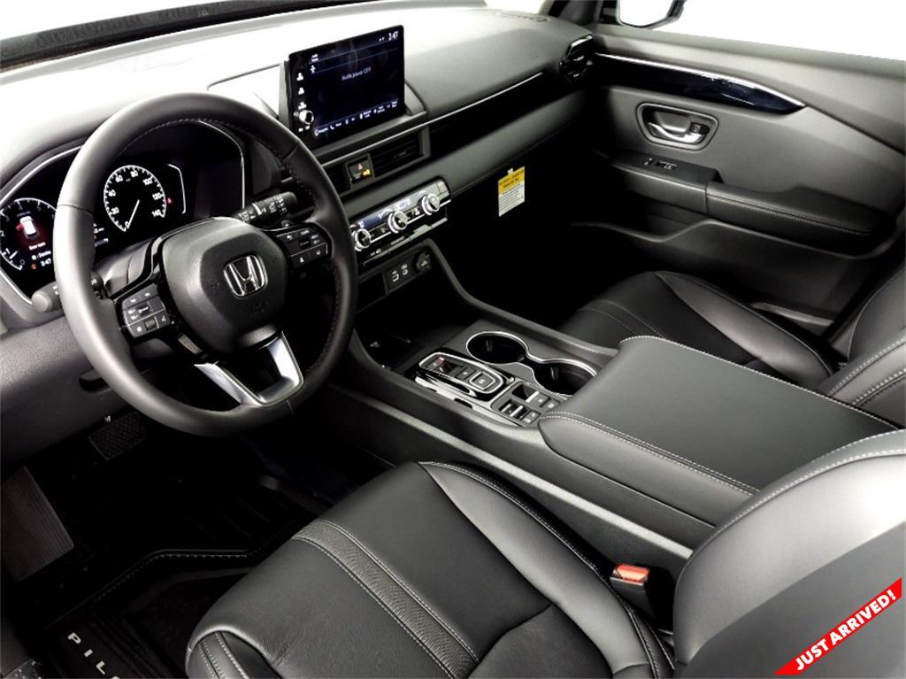 new 2025 Honda Pilot car, priced at $49,450