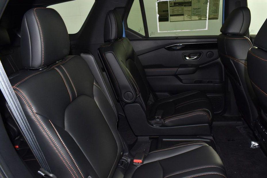 new 2025 Honda Pilot car, priced at $50,895