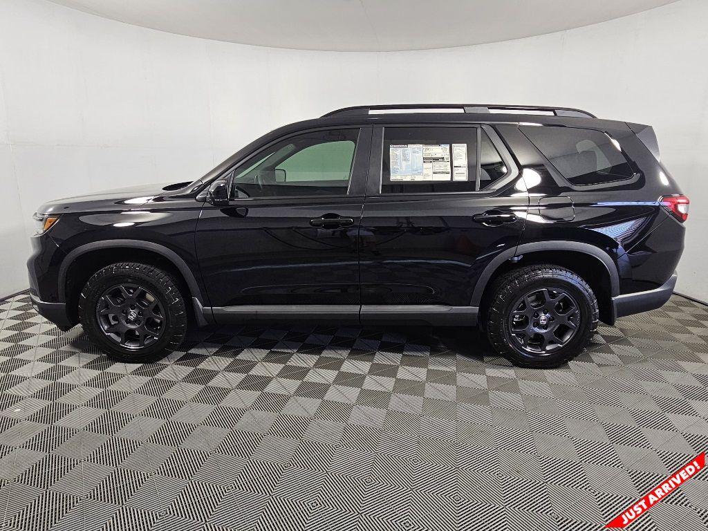 new 2025 Honda Pilot car, priced at $49,395