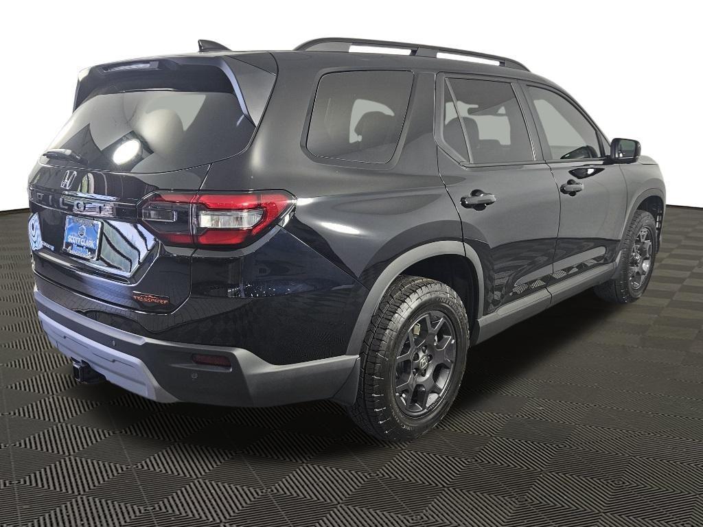 new 2025 Honda Pilot car, priced at $50,895