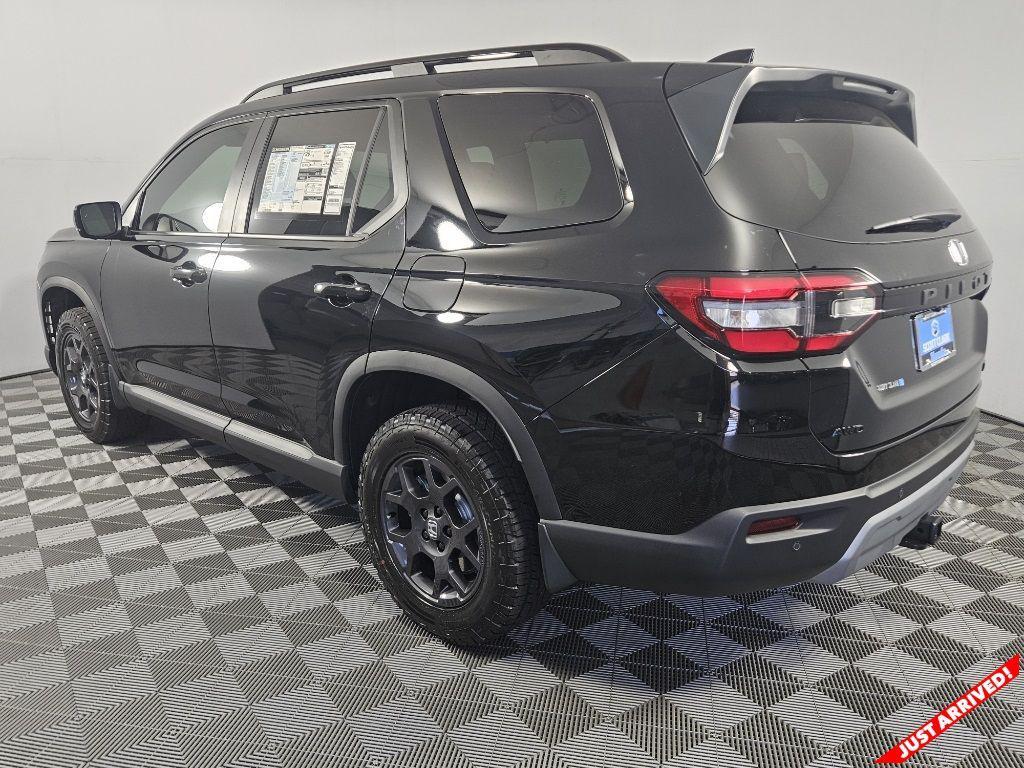 new 2025 Honda Pilot car, priced at $49,395