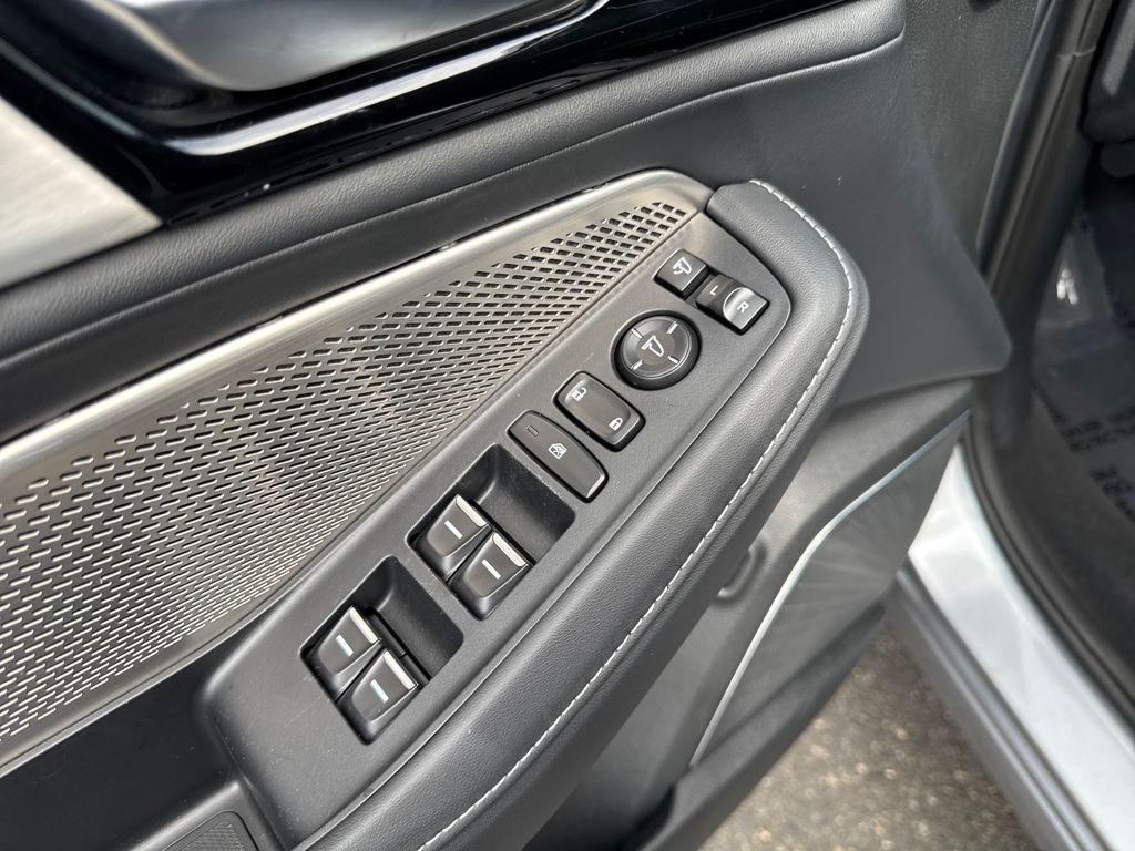 used 2023 Acura MDX car, priced at $36,600