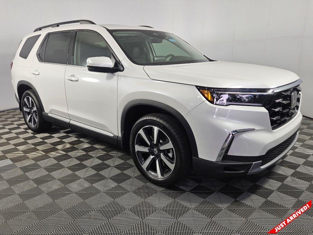 new 2025 Honda Pilot car, priced at $49,450