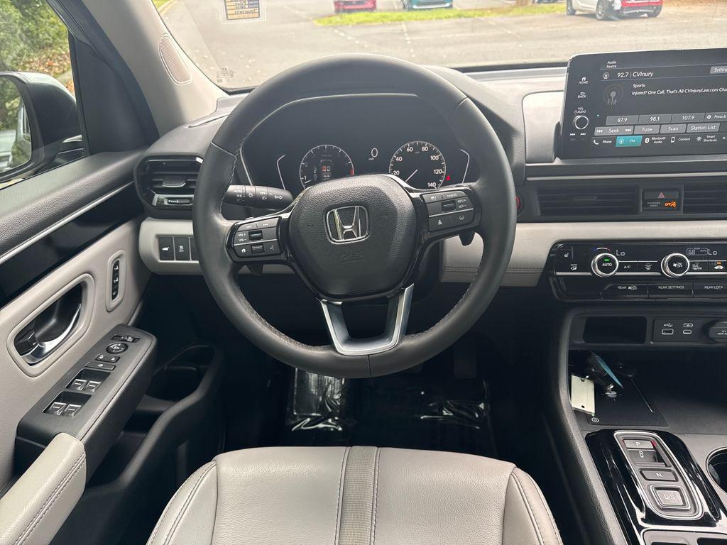 used 2025 Honda Pilot car, priced at $39,046