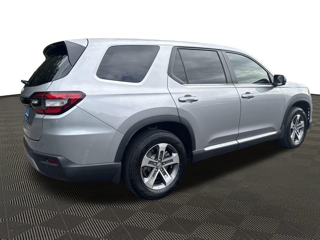 used 2025 Honda Pilot car, priced at $39,046