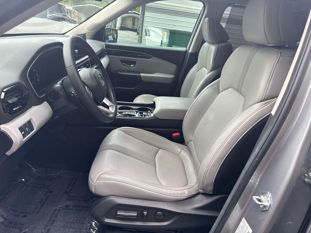 used 2025 Honda Pilot car, priced at $39,046