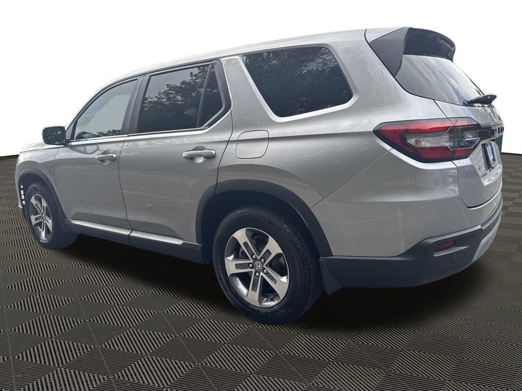used 2025 Honda Pilot car, priced at $39,046