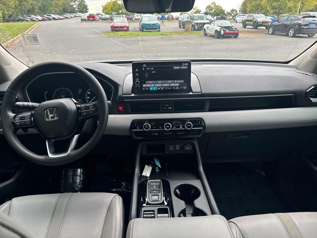used 2025 Honda Pilot car, priced at $39,046