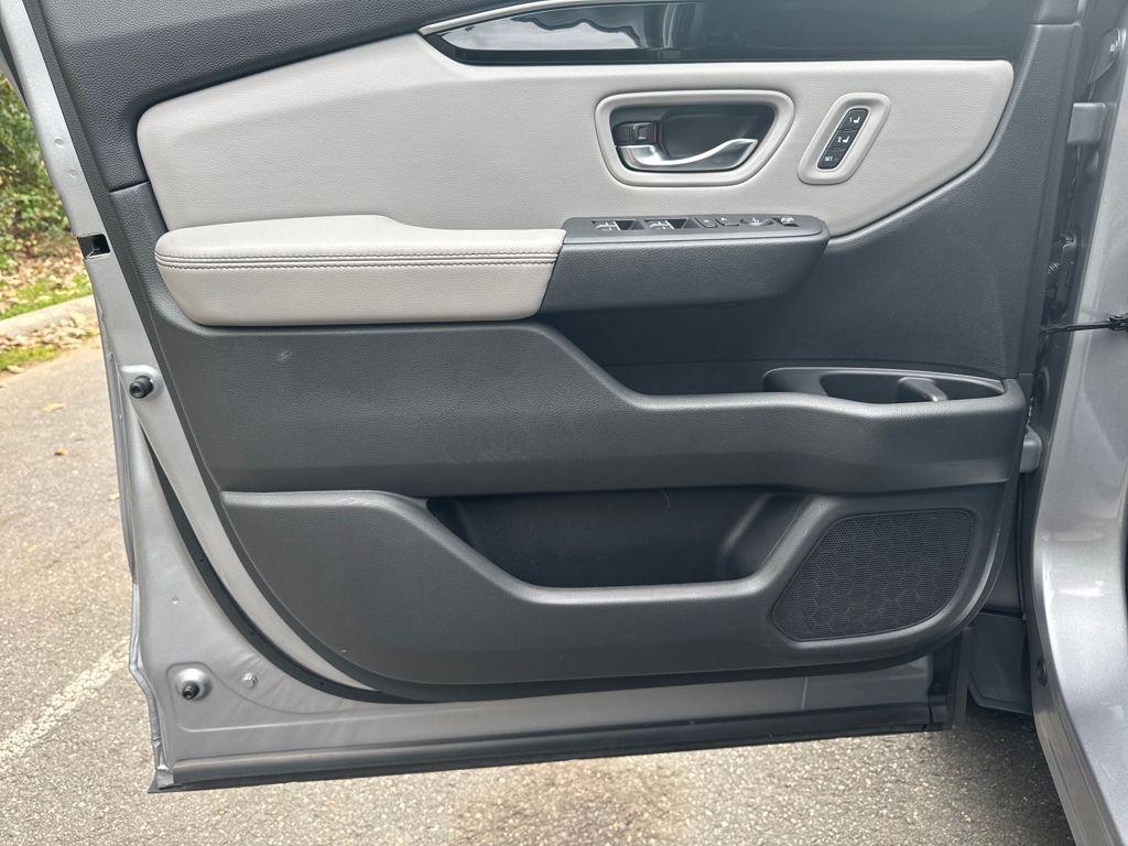 used 2025 Honda Pilot car, priced at $39,046